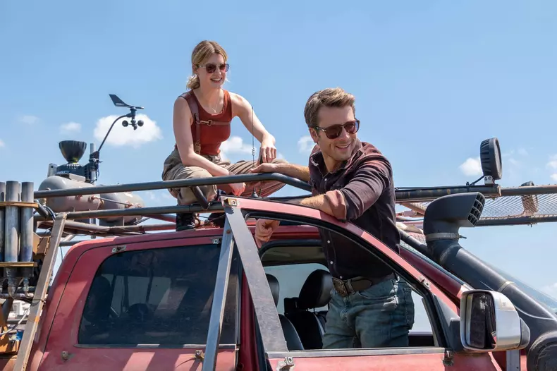 Daisy Edgar-Jones and Glen Powell