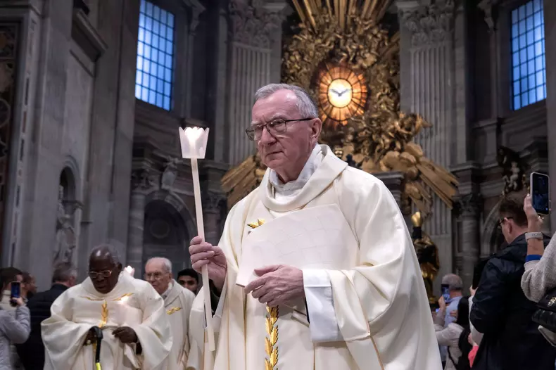 Vatican city, Vatican, 17 April 2025. Cardinal Pietro Parolin attends a Mass in Coena Domini (Lord’s Supper) on Holy Thursday,  in St. Peter's Basilica at the Vatican. Maria Grazia Picciarella/Alamy Live News