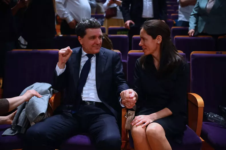 Romania's presidential finalists hold debate ahead of May 18 runoff vote