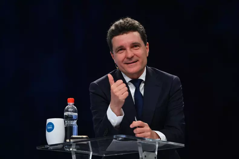 Romania's presidential finalists hold debate ahead of May 18 runoff vote