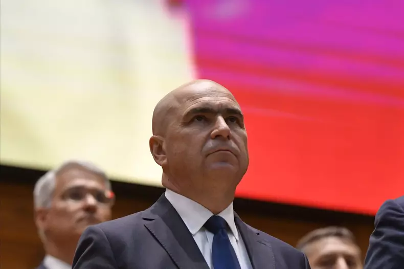 BUCURESTI - PARLAMENT - SEDINTA IN PLEN - VOT DE INVESTITURA A C