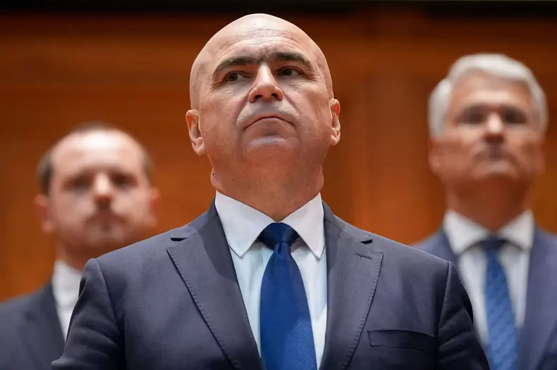 BUCURESTI - PARLAMENT - SEDINTA IN PLEN - VOT DE INVESTITURA A C
