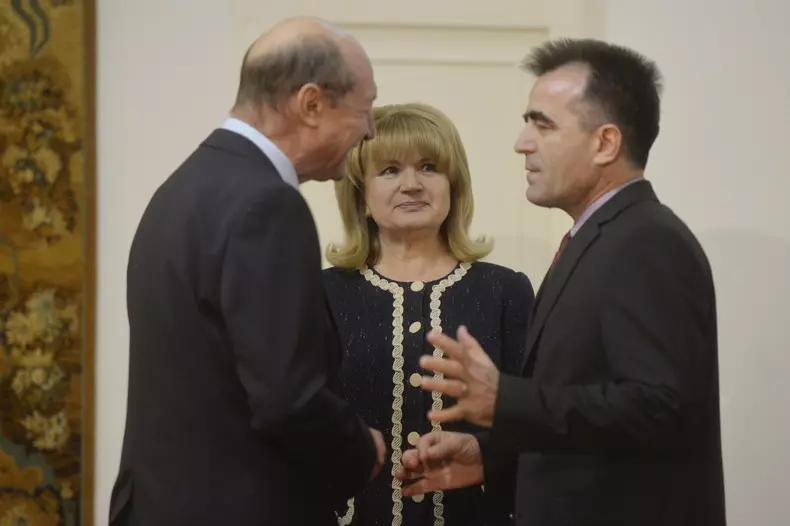 BUCURESTI - AMBASADA REPUBLICII MOLDOVA - TRAIAN BASESCU - CETAT