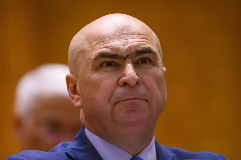 PARLAMENT - ASUMAREA RASPUNDERII GUVERNULUI PE PACHETUL DE MASUR