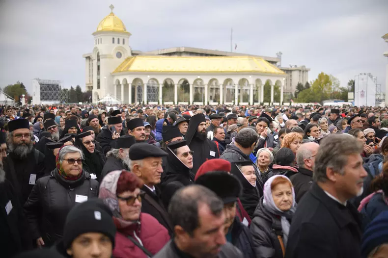BUCURESTI - CEREMONIE DE SFINTIRE A PICTURII CATEDRALEI MANTUIRII NEAMULUI
