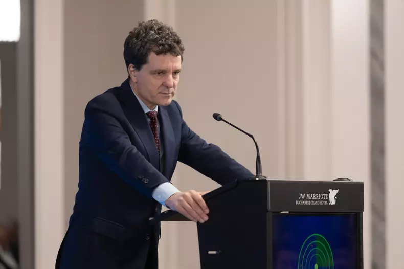 BUCURESTI - CONFERINTA - COOPERAREA IN INDUSTRIA APARARII - RO -