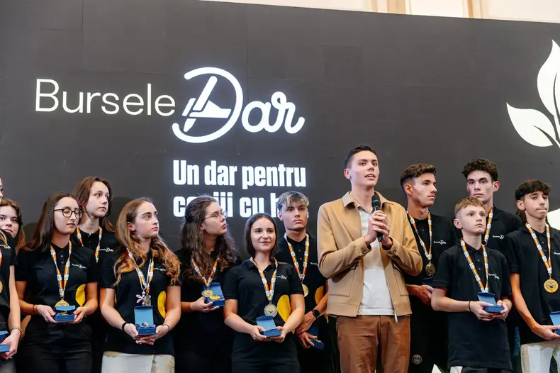 david popovici a premiat tinerii