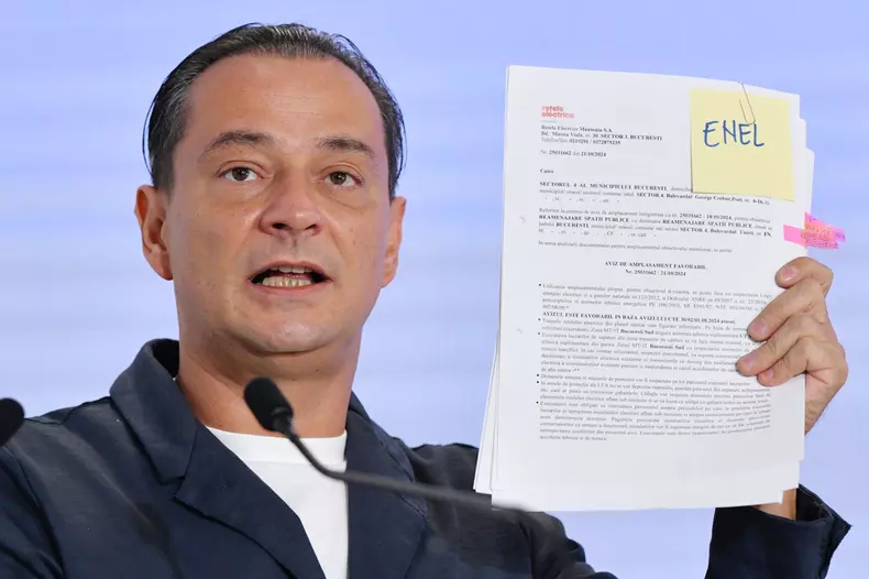 BUCURESTI - DANIEL BALUTA - PLANSEUL PIETII UNIRII