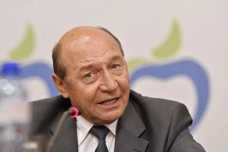 calin-georgescu-traian-basescu-18942652