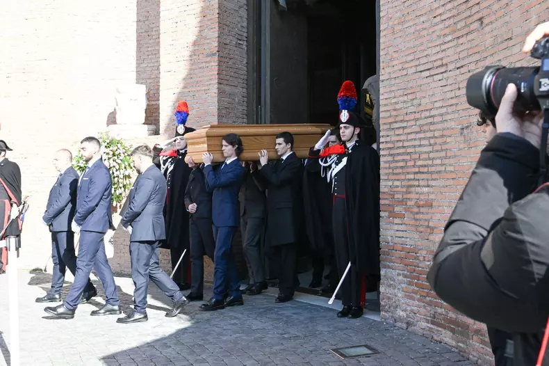 Rome, Italy. 23rd Jan, 2026. Rome, Death of Valentino Garavani - Funeral in the Basilica of Santa Maria degli Angeli e dei Martiri - exits - In the photo: exit of the coffin Credit: Independent Photo Agency/Alamy Live News