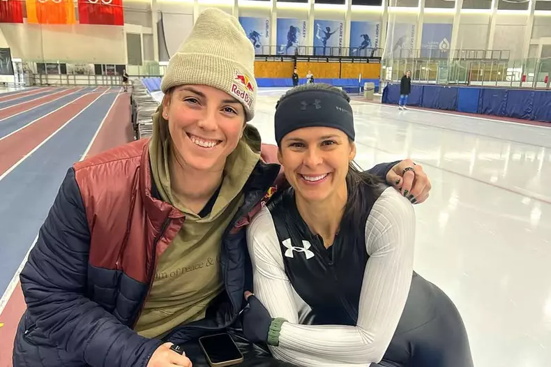 Brittany-Bowe-Hilary-Knight-012126-8a8b3a7809ac46148df87905a80b3047
