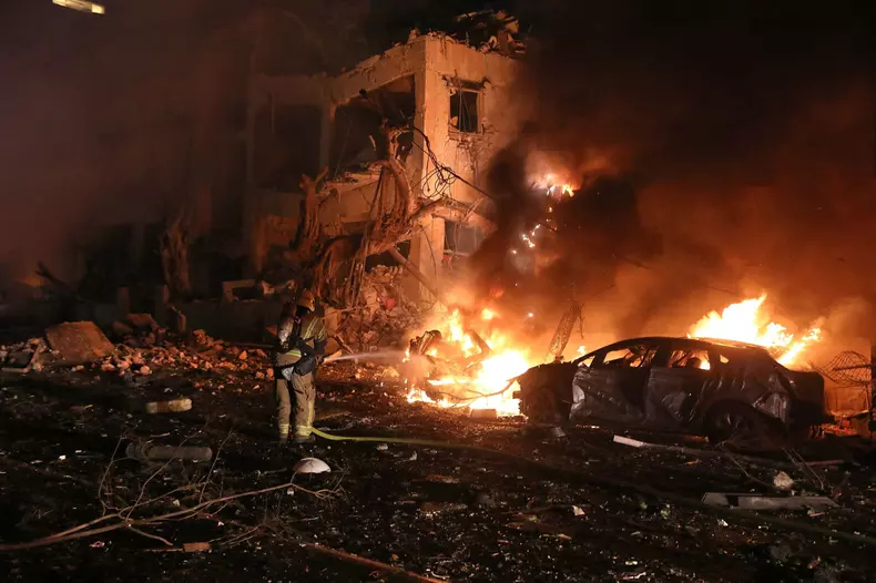 Ballistic Missile Hits Downtown Tel Aviv - Israel