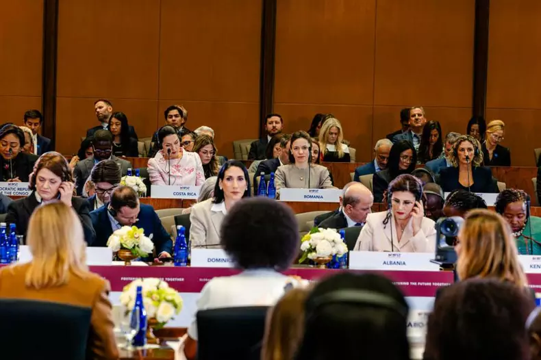 imagini-in-premiera-cu-mirabela-gradinaru-la-washington-la-summit-ul-melaniei-trump-1055762