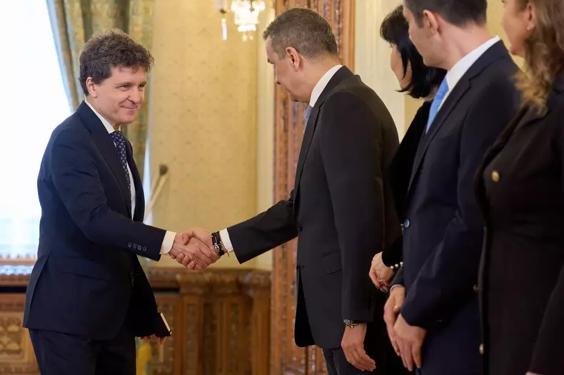 Bucharest, Romania. 23rd Jun, 2026: Romanian President Nicusor Dan (L) shakes hands with Social Democratic Party (PSD) leader Sorin Grindeanu during consultations at Cotroceni Palace on a third attempt to nominate a prime minister. Credit: Lucian Alecu/Al