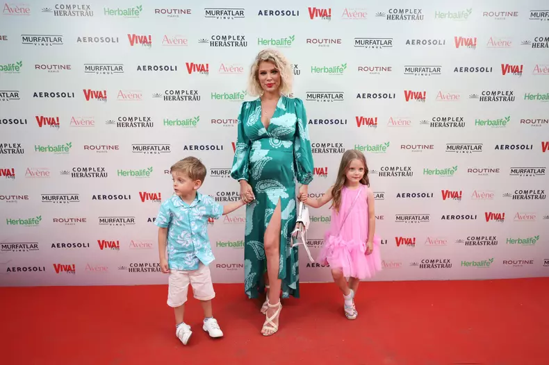 Alina Laufer copii petrecere viva3