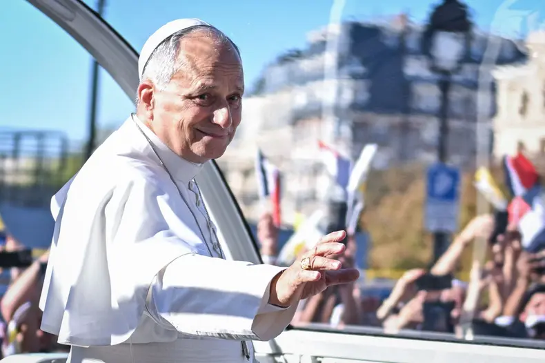 Pope Leon XIV papal procession in Paris FA