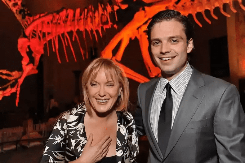 Mama lui Sebastian Stan