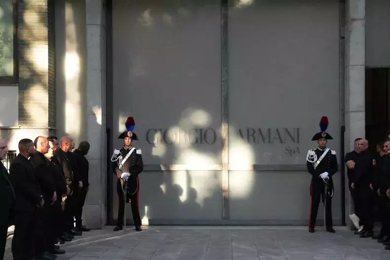 giorgio armani inmormantat