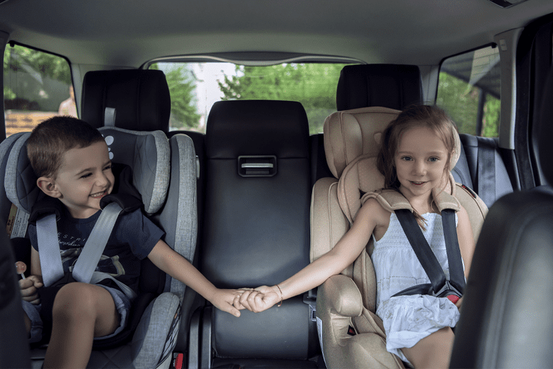 Scaun-auto-sau-înălțător.-Ce-să-aleg