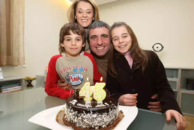 gheorghe-hagi-familie-aniversare-43-de-ani-foto-gabriel-miron-libertatea-2