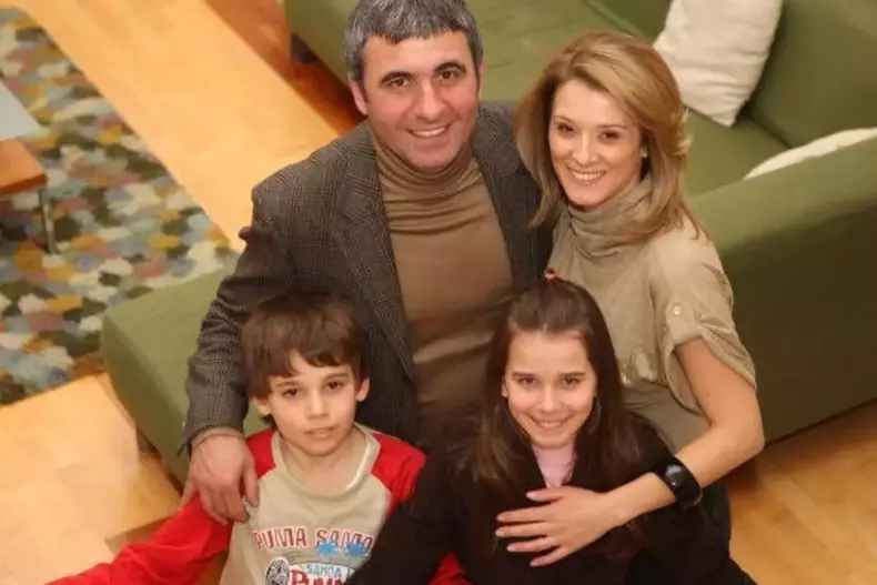 kira-hagi-si-familia
