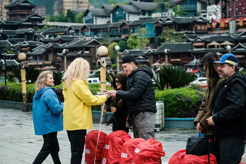 Valerie Lungu o acuză pe Raluca Bădulescu de falsitate, după ultimul episod de la Asia Express. Ce comportament ar fi avut vedeta când nu era filmată: „Mai mare prefăcătorie nu există”