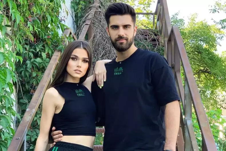 Cine-este-Alex-Leonte-fostul-iubit-al-lui-Theo-Rose.-Este-nepotul-celebrului-Nea-Marin-3-1024x683-1