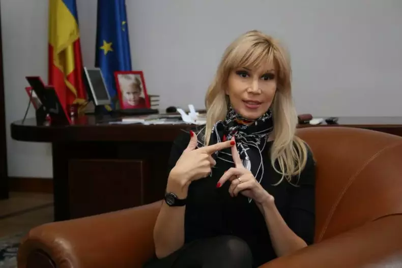 Raluca-Turcan-5-1038x692-1024x683-1