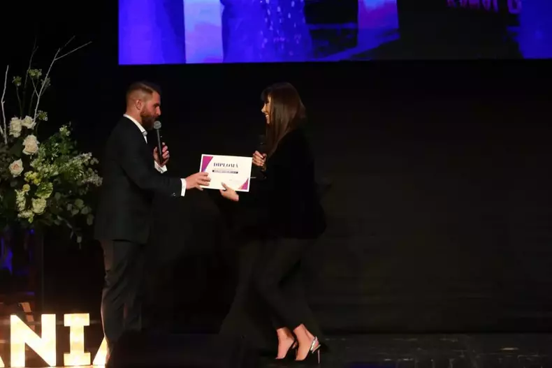 denise-rifai-criticata-iulia-albu-3-1024x683-1