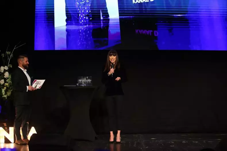 denise-rifai-criticata-iulia-albu-9-1024x683-1