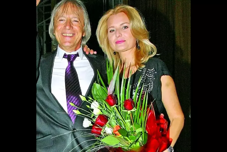 https___tacataca.prosport.ro_wp-content_uploads_2019_09_cine-este-simona-secrier-sotia-lui-mihai-constantinescu-4