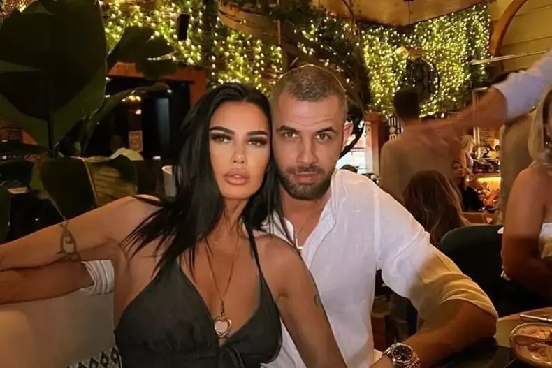 alex-ashraf-divort-oana-zavoranu-1-1
