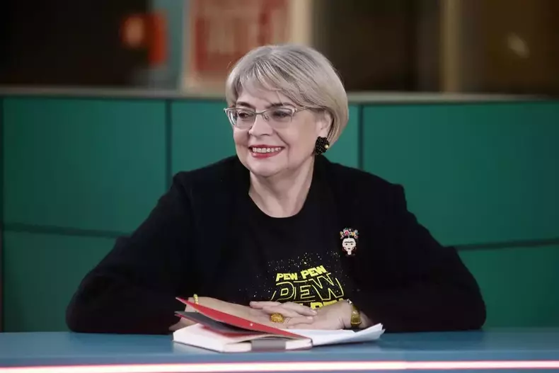 cum-arata-irina-margareta-nistor-in-tinerete-10