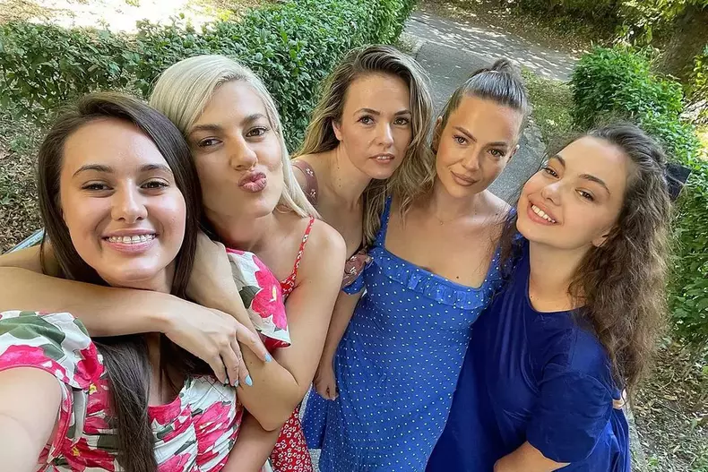 cum-arata-surorile-lidiei-buble-21