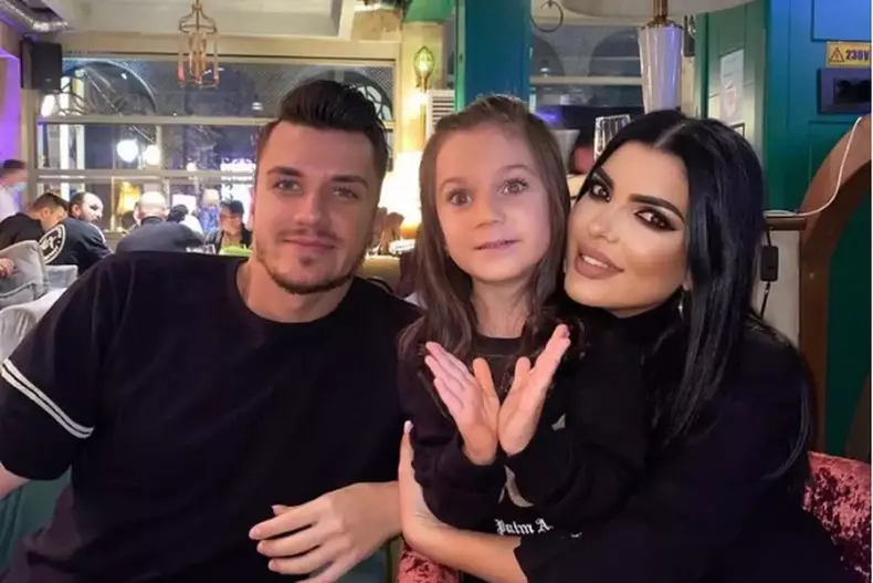 andreea-tonciu-fetita-scoala-de-stat-6