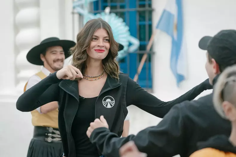 laura-giurcanu-si-aris-eram-in-culmea-fericirii-la-america-express.-concurentul-a-sorbit-o-din-priviri-dupa-ce-au-picat-in-aceeasi-echipa-visul-mi-s-a-indeplinit