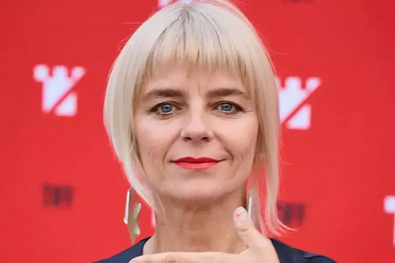 ce-mai-face-si-cum-mai-arata-gianina-corondan-la-53-de-ani-dupa-ce-a-plecat-din-televiziune-asa-mi-a-fost-mie-soarta