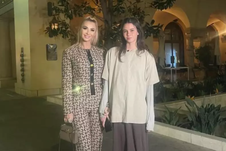 rebecca-dumitrescu-america