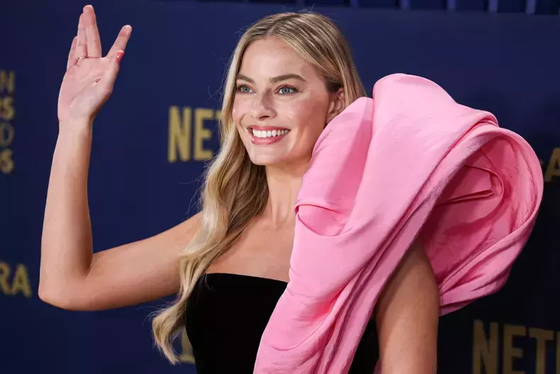 margot-robbie-6-scaled