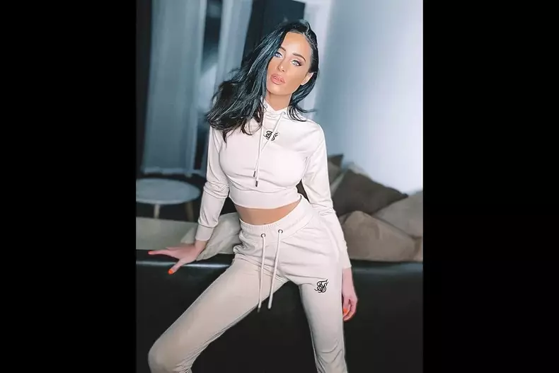 Courtney4