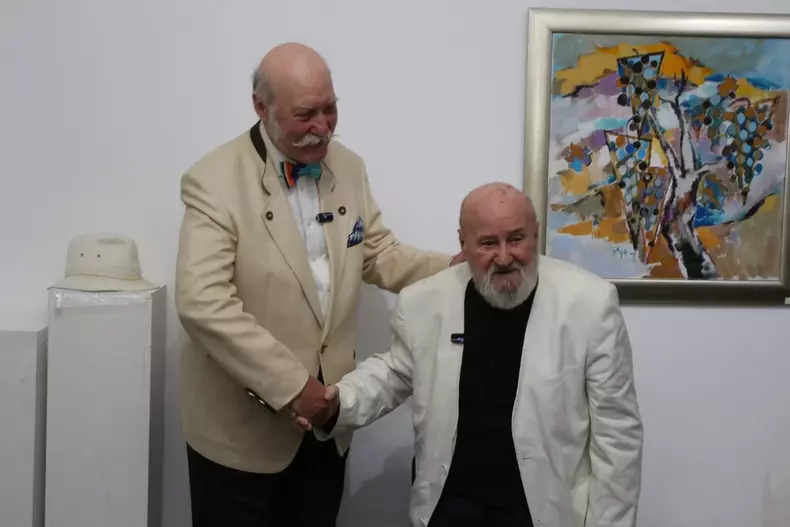 cu-Adrian-Silvan-Ionescu-instoric-si-critic-de-arta