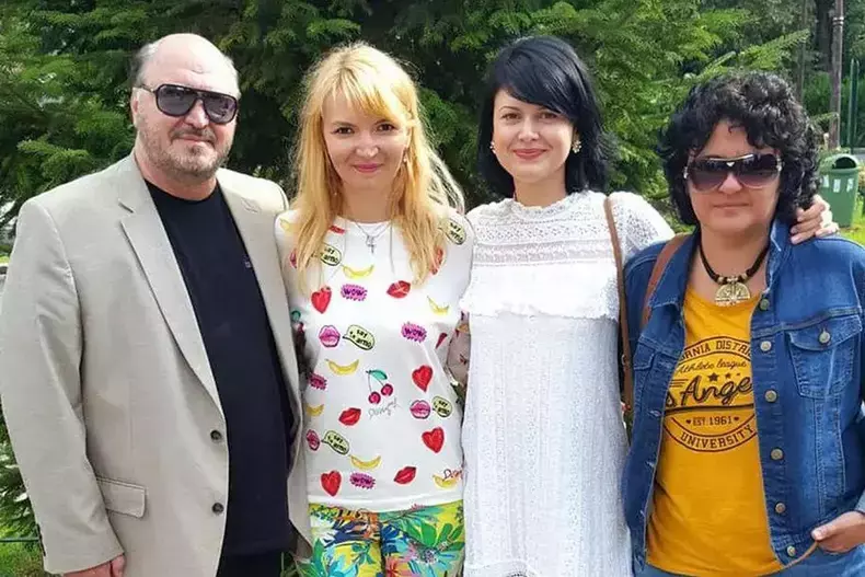 victor-socaciu-fetele-lui-si-brindusa-simion-e1696493448193
