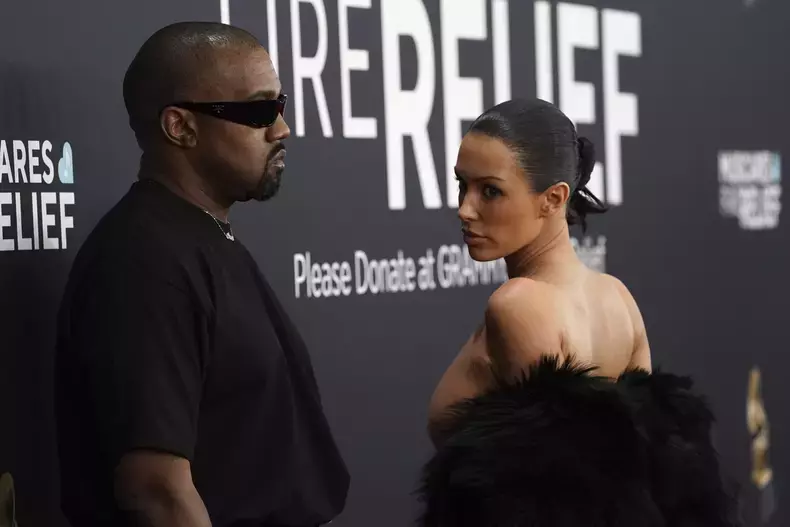 Kanye West și Bianca Censori la Grammy6