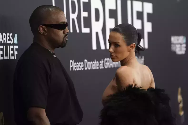 Kanye West si Bianca Censori9