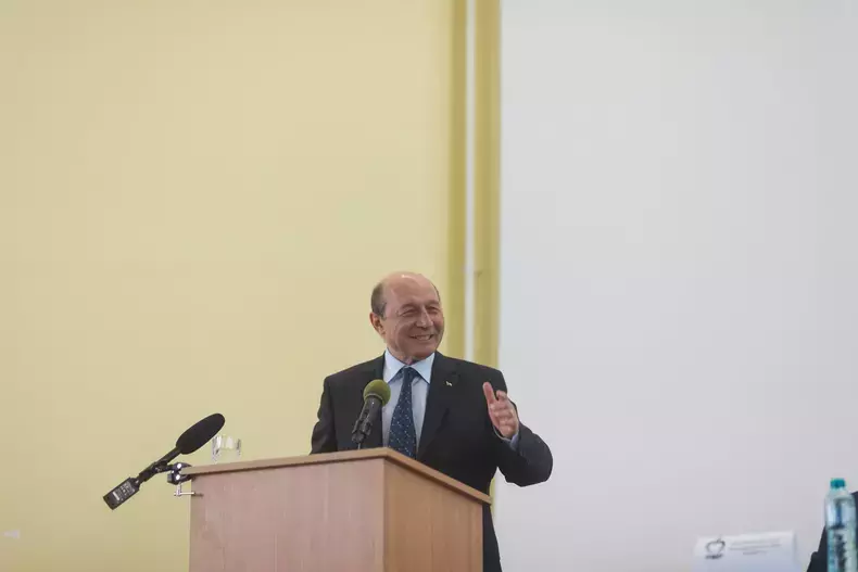 traian-basescu-4