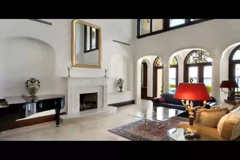 casa din sua a fratilor andrew si tristan tate5