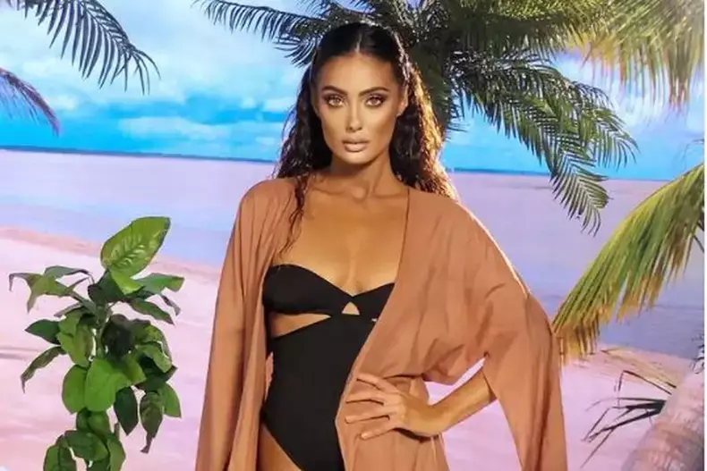 baiatul-claudiei-pavel-cream