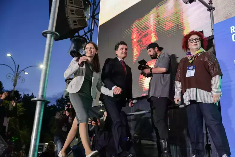 nicusor-dan-si-mirabela-gradinaru-partenera-lui-8-1