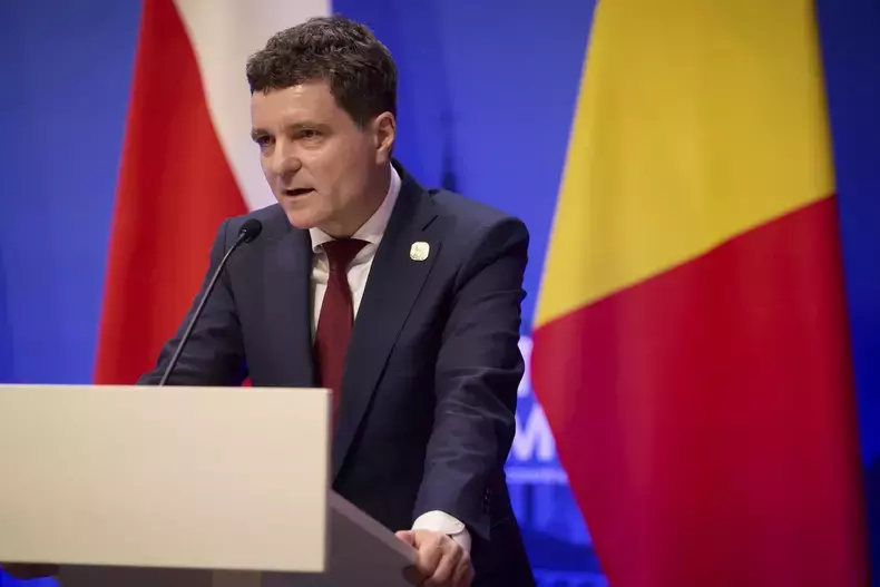 hepta_8387286-1-scaled