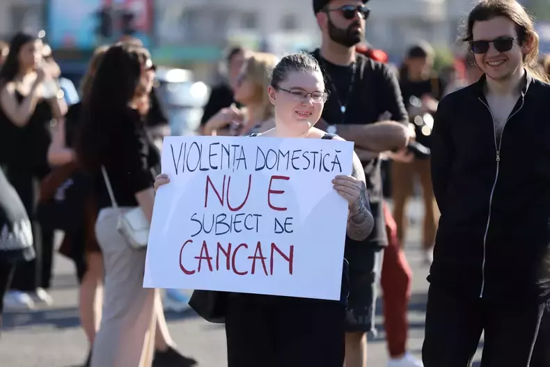 miting-de-solidaritate-cu-femeile-victime-ale-abuzului-in-fata-guvernului-dupa-moartea-teodorei-marcu-2